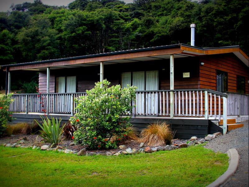 Tangiaro Retreat Villa Port Charles Екстериор снимка