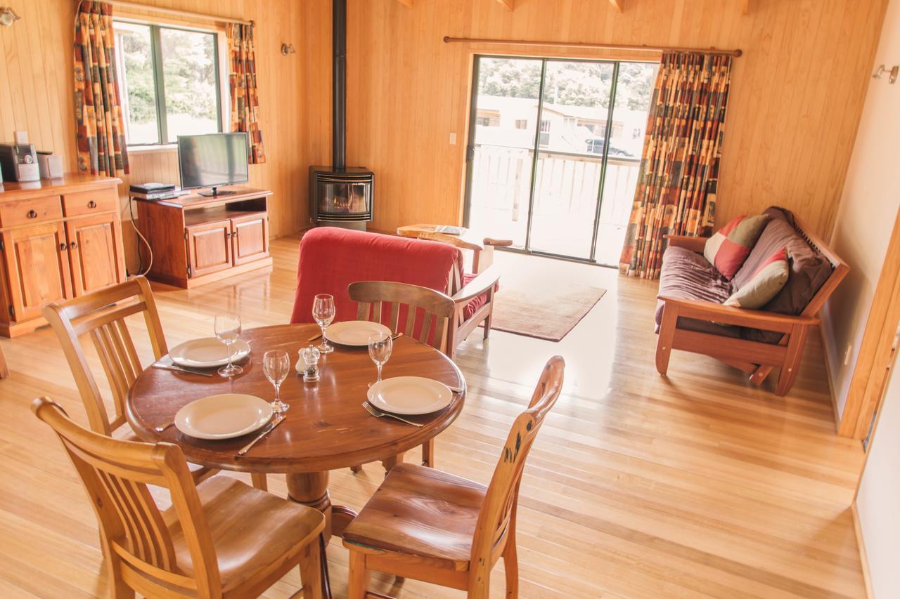Tangiaro Retreat Villa Port Charles Екстериор снимка