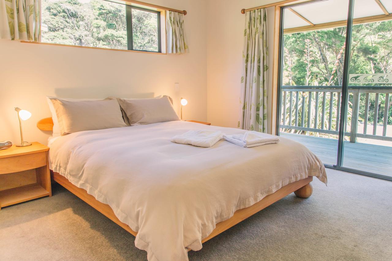 Tangiaro Retreat Villa Port Charles Екстериор снимка