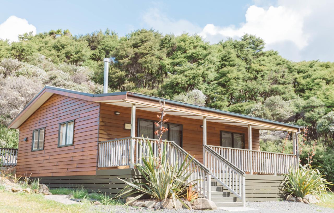 Tangiaro Retreat Villa Port Charles Екстериор снимка