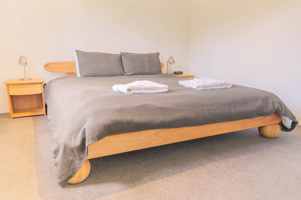 Tangiaro Retreat Villa Port Charles Екстериор снимка