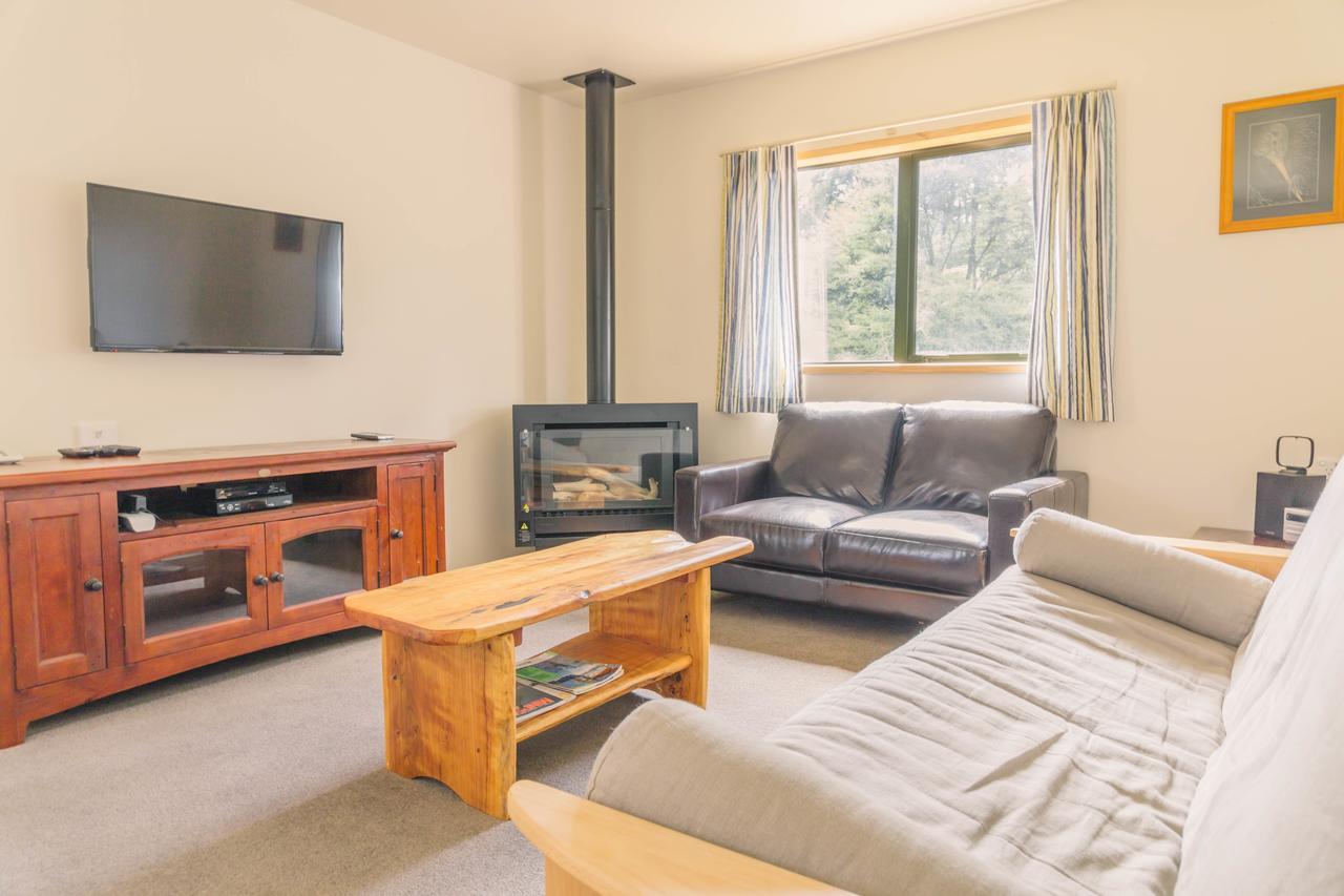 Tangiaro Retreat Villa Port Charles Екстериор снимка