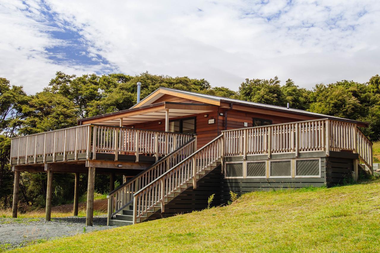 Tangiaro Retreat Villa Port Charles Екстериор снимка