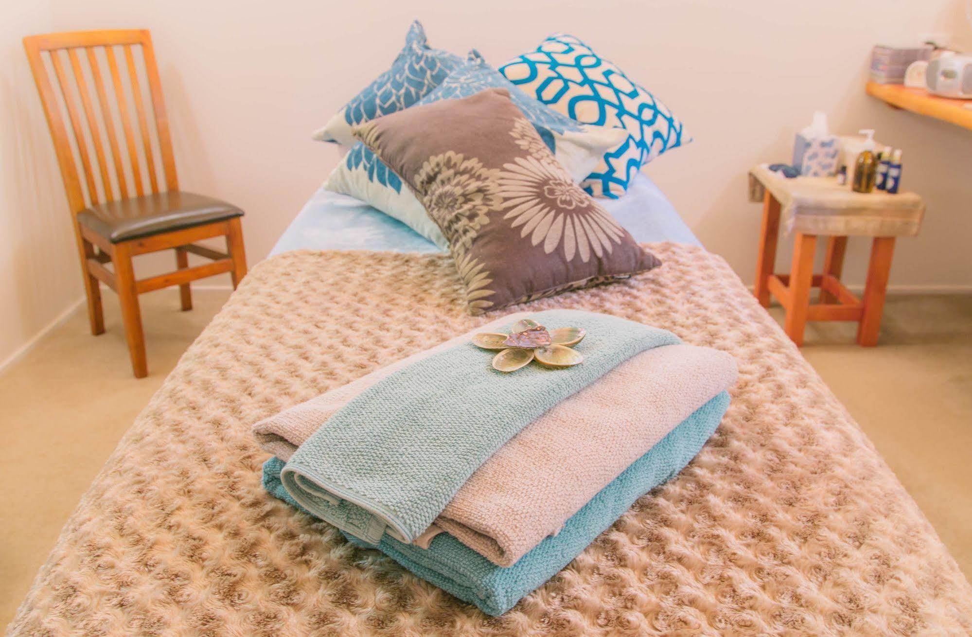 Tangiaro Retreat Villa Port Charles Екстериор снимка