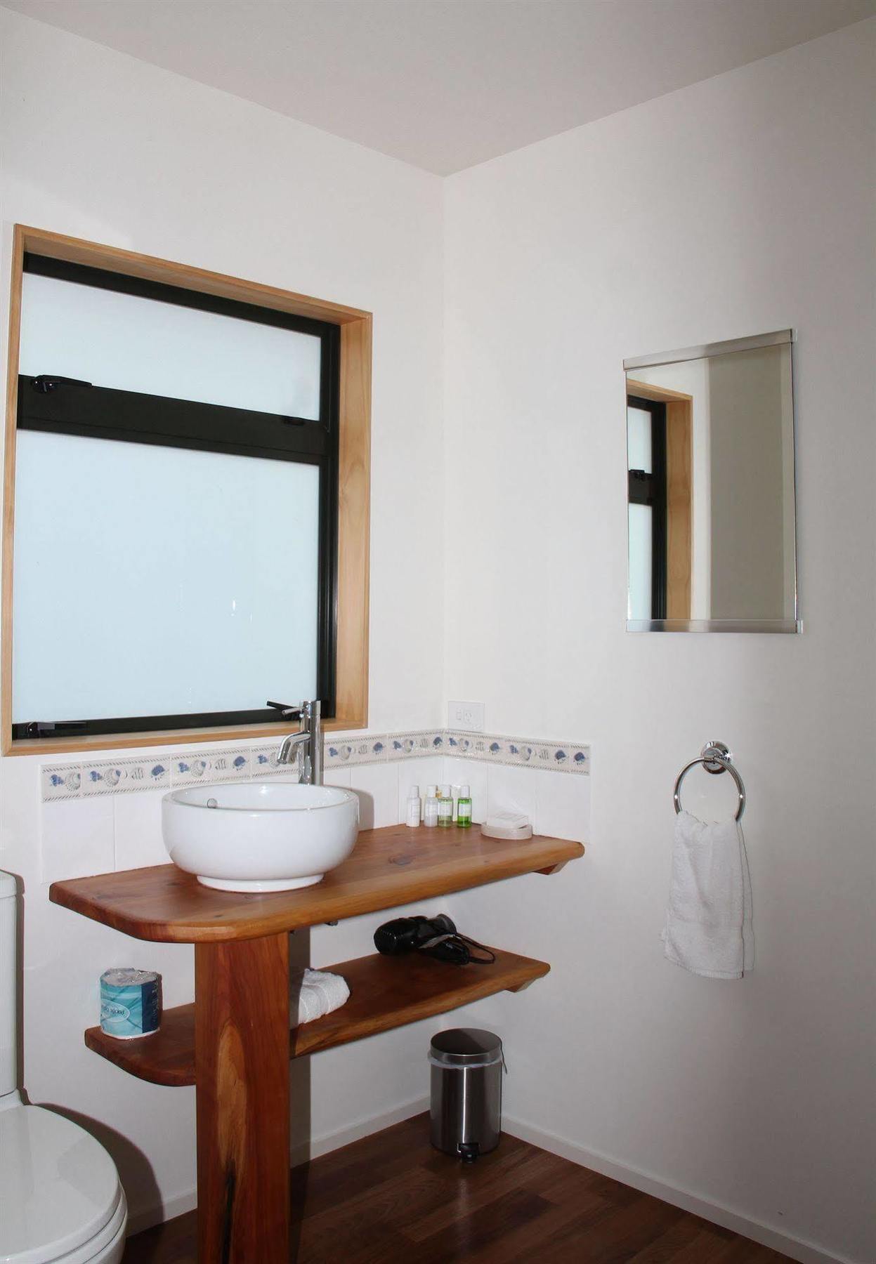 Tangiaro Retreat Villa Port Charles Екстериор снимка